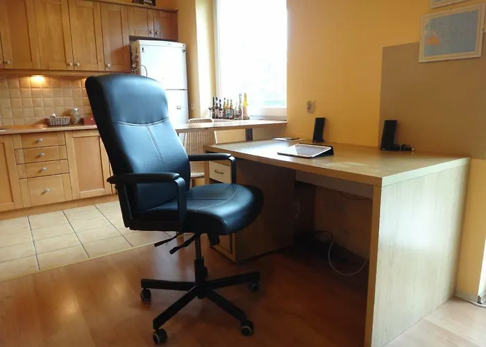 Metro Kabaty Apartman Varsó