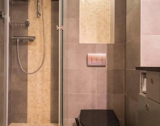 Metro Kabaty Apartman *